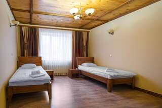 Отель Тарас Бульба Каменец-Подольский Улучшенный двухместный номер с 2 отдельными кроватями и видом на город-4
